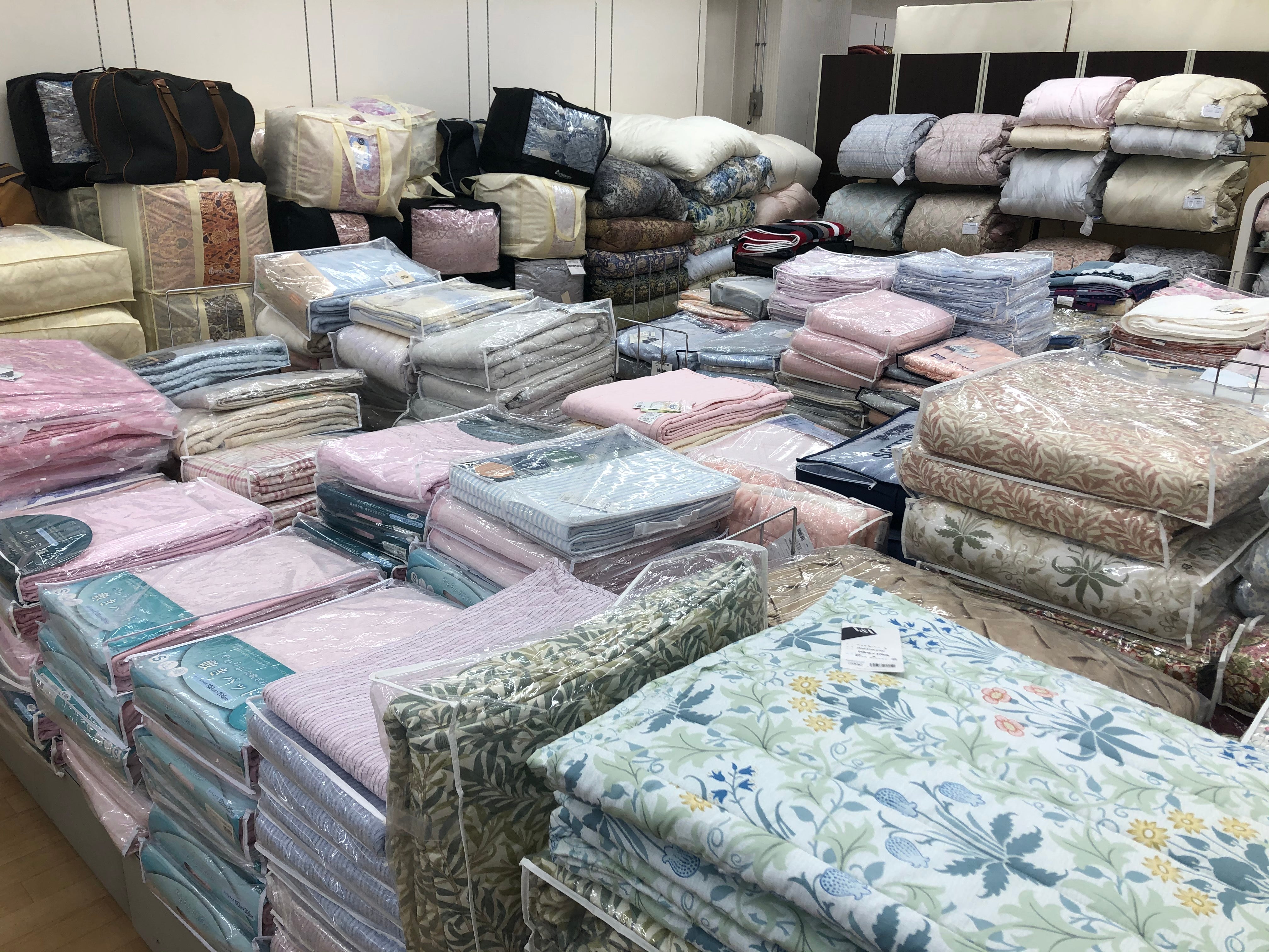 まるでお宝探し!
メーカー協賛だからこそのアウトレット品・展示現品が多数！！
数には限りがございます！！！
