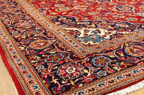 ペルシャ絨毯の特価も多数ご用意しております！
