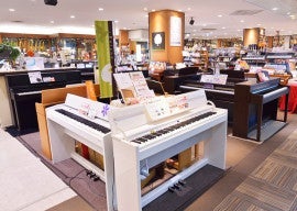 お買い得品からハイグレードモデルまで、電子ピアノ多数展示しております！