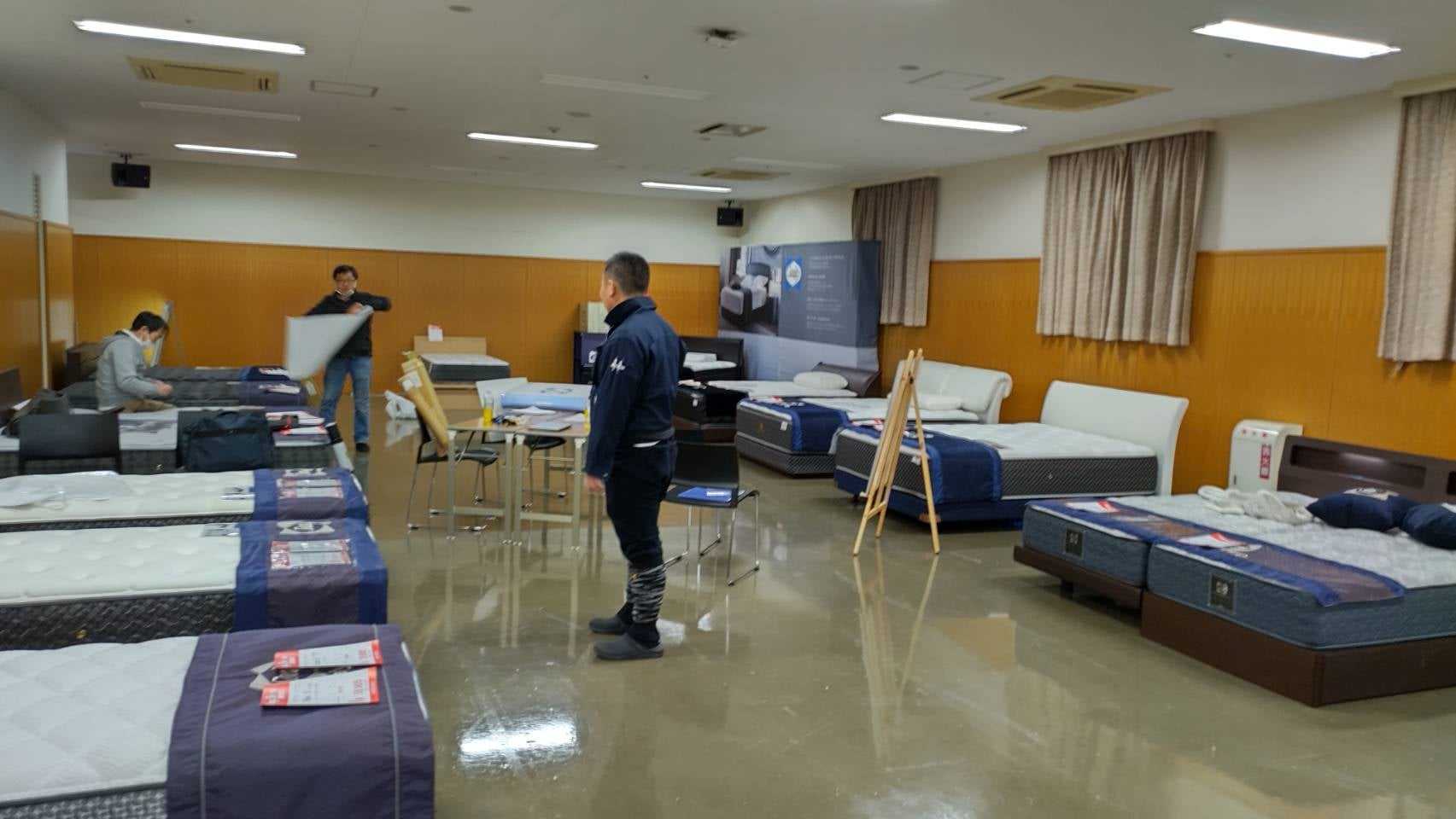 アウトレット商品多数展示