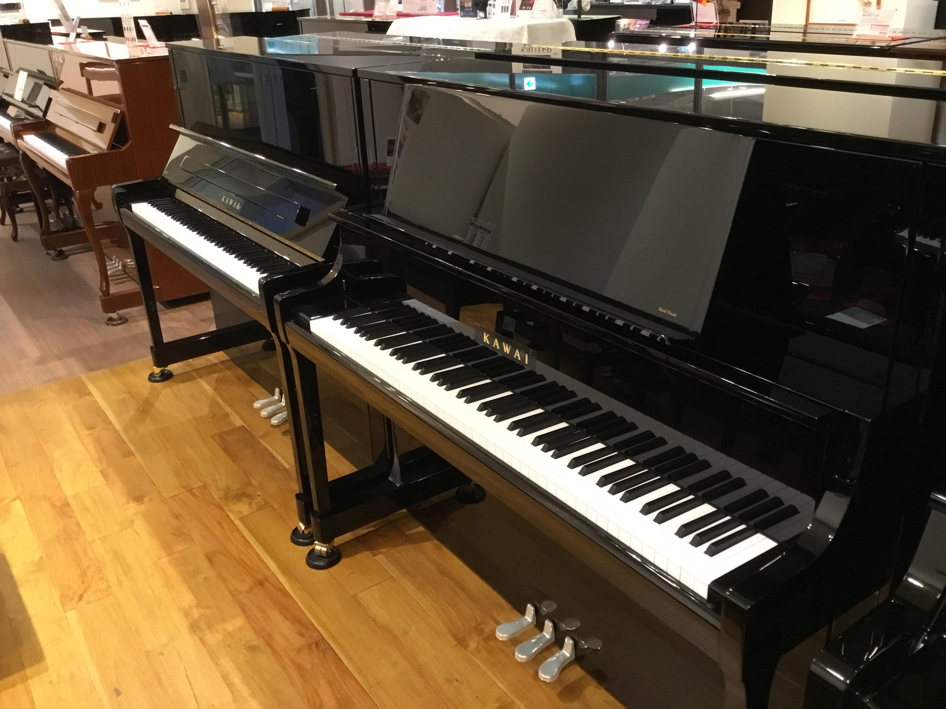 カワイピアノ多数展示、人気メーカーが勢揃い！