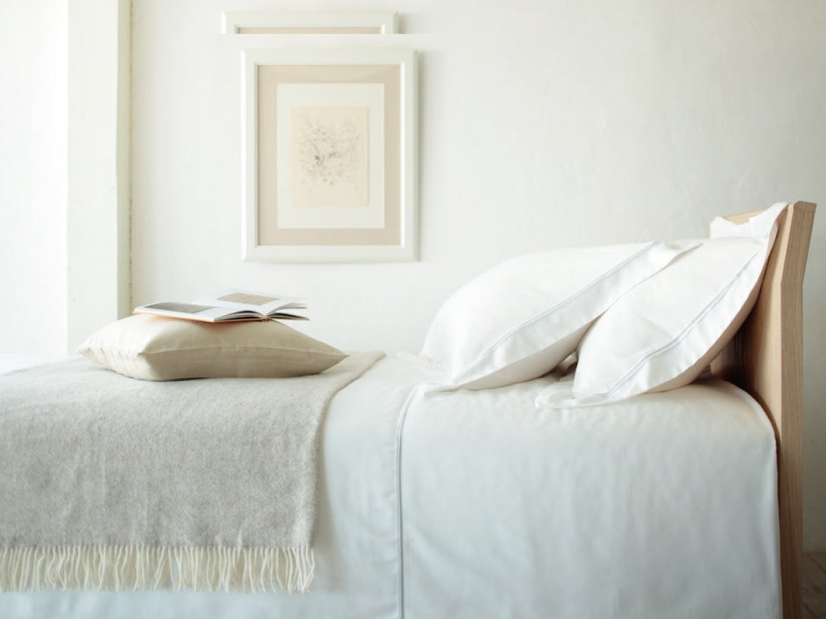 上質なフランスベッドのベッドアクセサリー