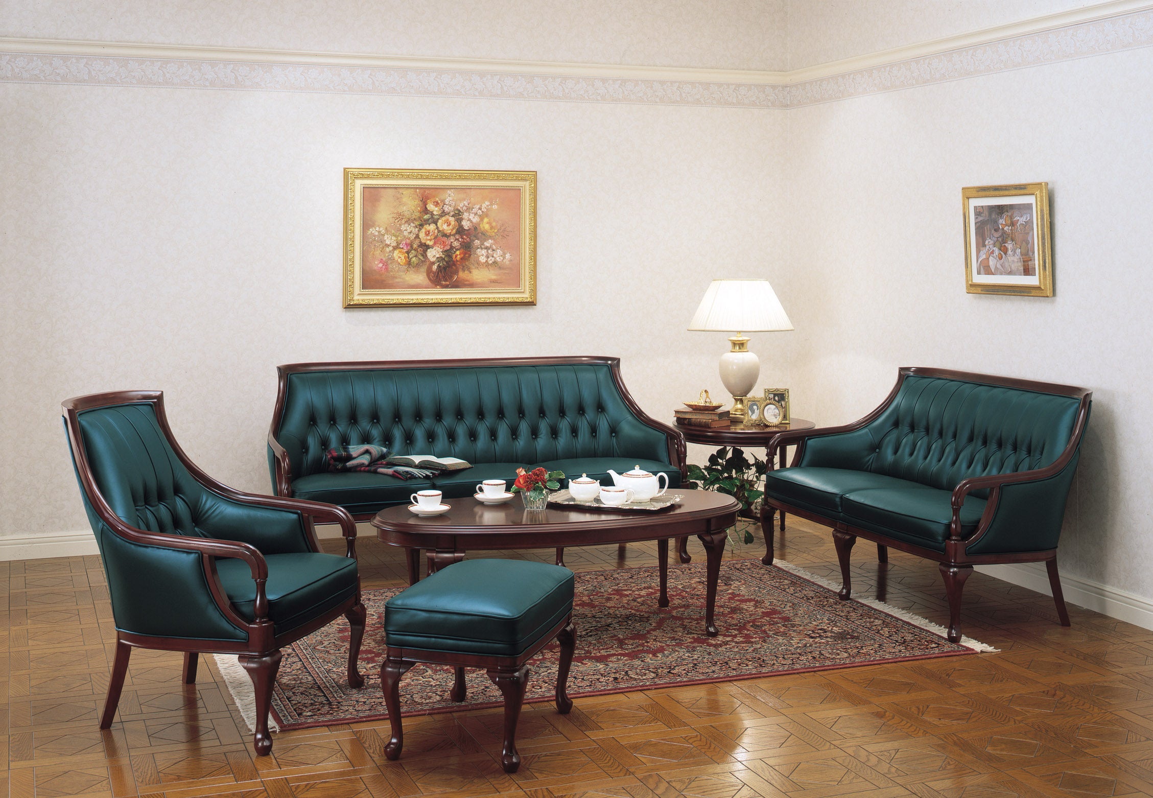 クラシックスタイルの他、カントリテイストの家具も豊富に取り揃えています！