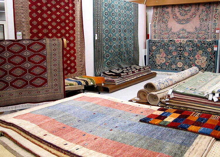 手織り絨毯、ウール絨毯、ギャッベ、カーペット、ラグマット大量展示中！！