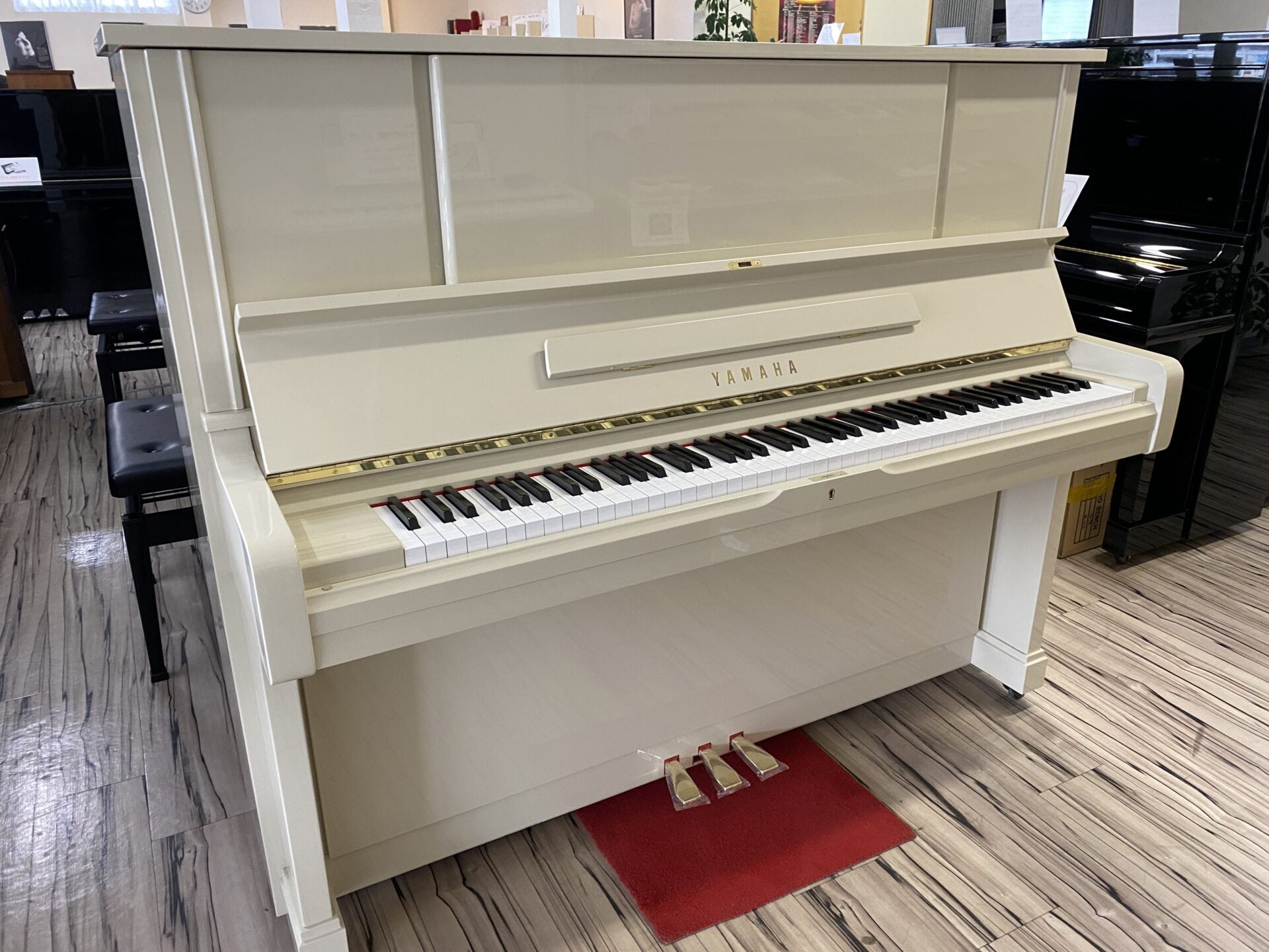 ヤマハ　UX-2   アイボリーホワイト仕様　中古