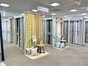 カーテン売り場の画像