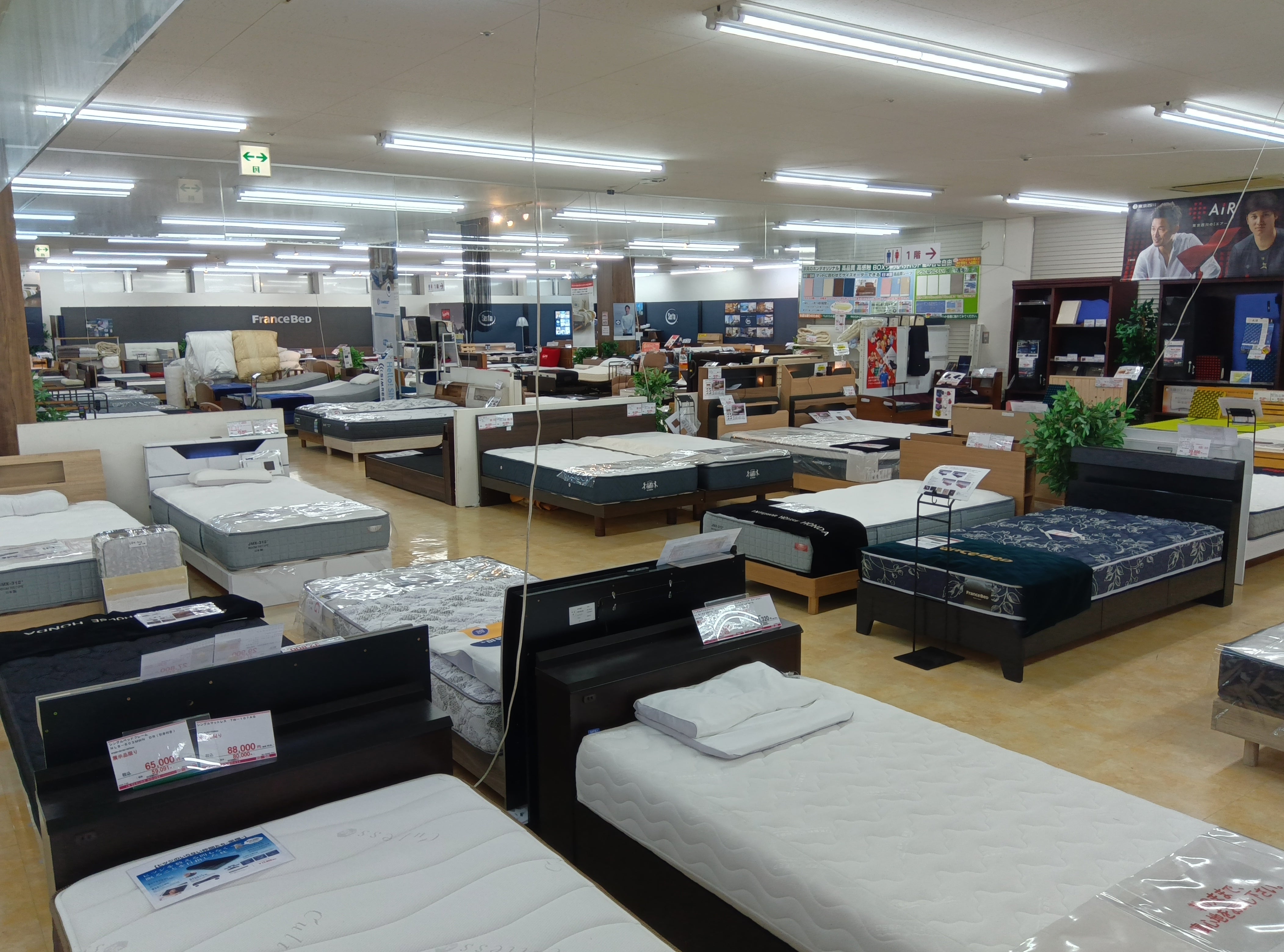 エリア最大級の展示台数128台！