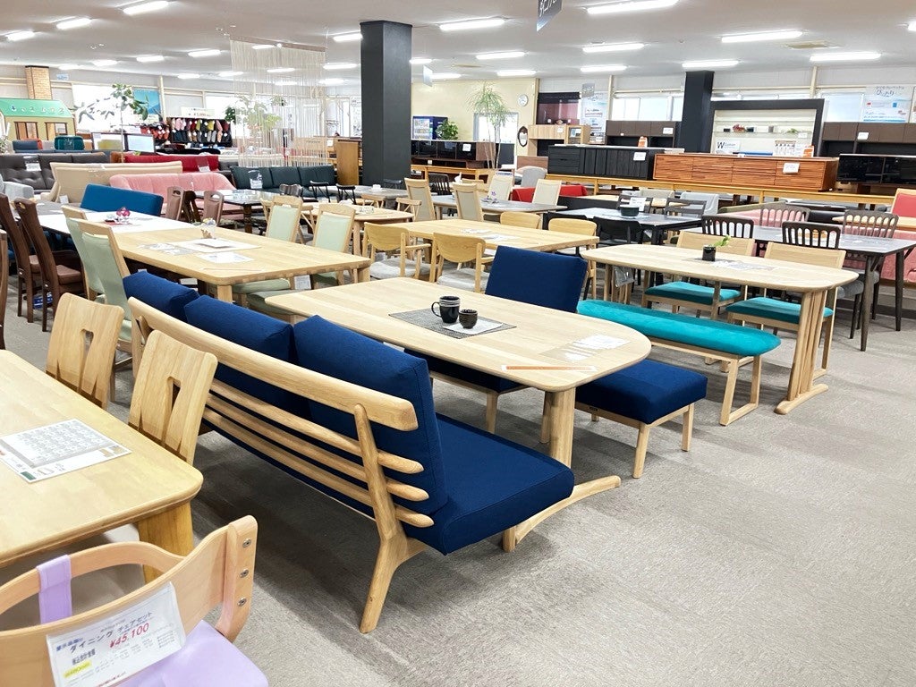 豊富な品揃え！セット販売品やテーブル・椅子の別売品など、じっくりお選びください。