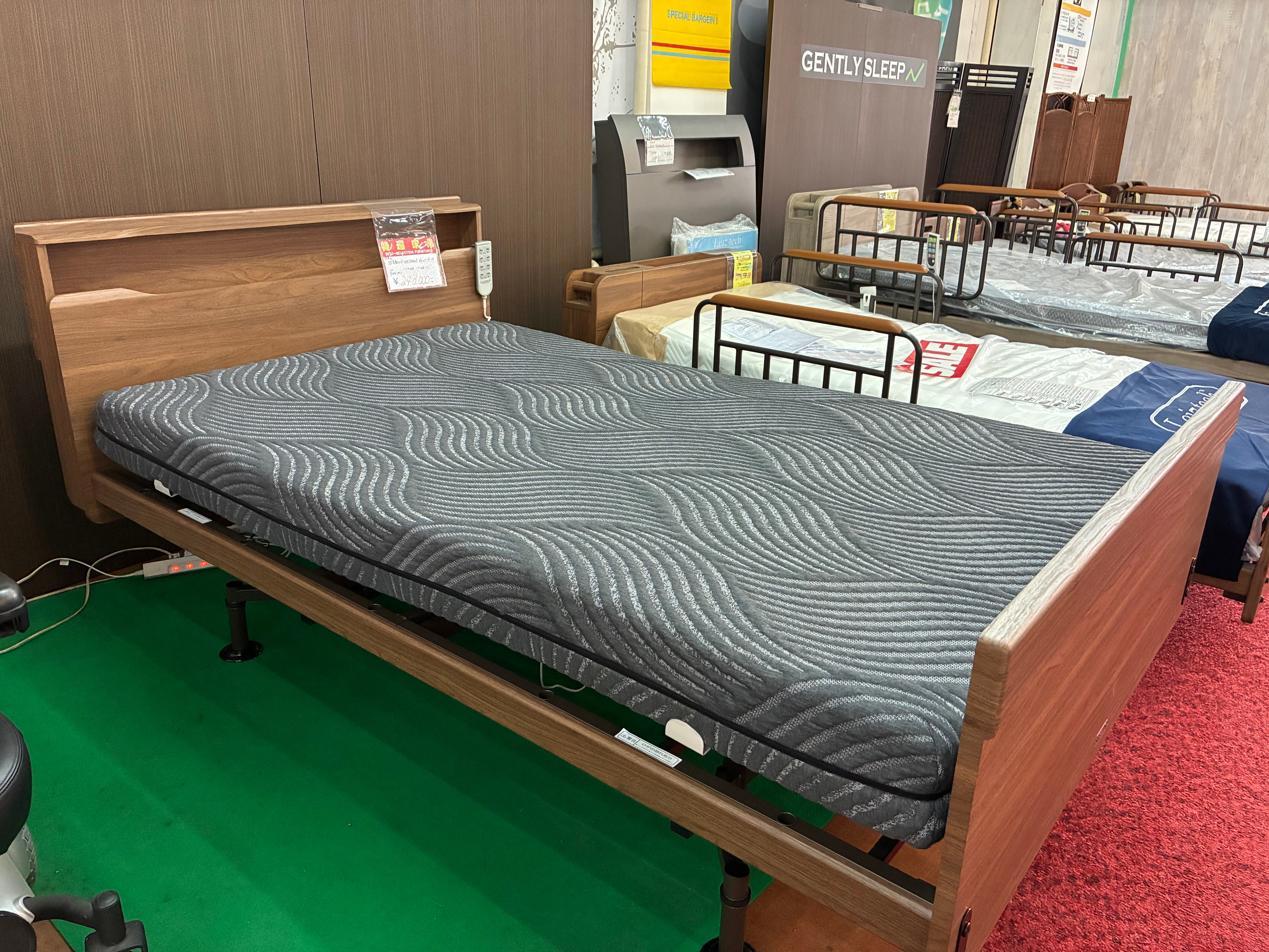 セミダブル電動ベッド
お待たせしました！今迄2階に搬入できる昇降式(3モーター)セミダブルベッドが難しかったのですが、この度アンネルベッド社様より分解出き、リーズナブルなベッドが開発されました！どうぞご覧下さいませ〜