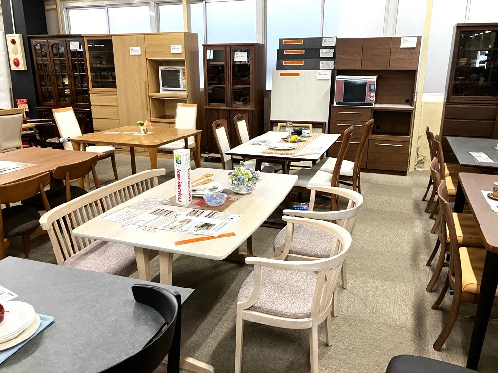 豊富な品揃え！セット販売品やテーブル・椅子の別売品など、じっくりお選びください。