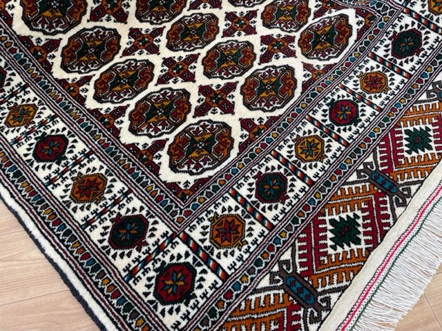 ペルシャ手織緞通【最終処分品セール】
　トルクメン　　伝統的なデザイン