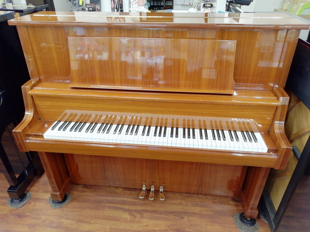 グランドピアノ型木目ピアノ
KAWAI KL-704㊥
￥349,800(税込)