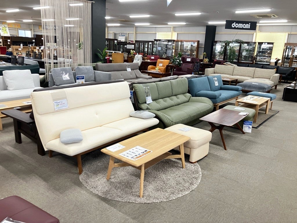 ソファは常時25台ほどの展示があります。