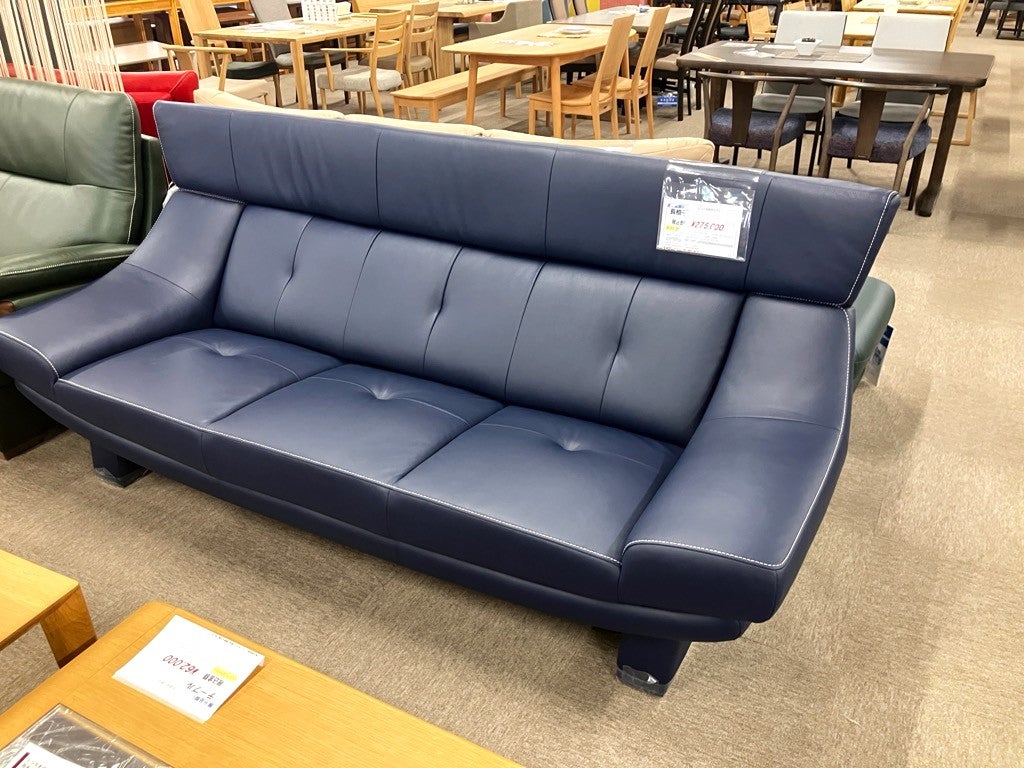 ソファ・ダイニングは、ここでしかご覧になれないアウトレット限定モデルもございます。
（品切れの際はご容赦下さい）