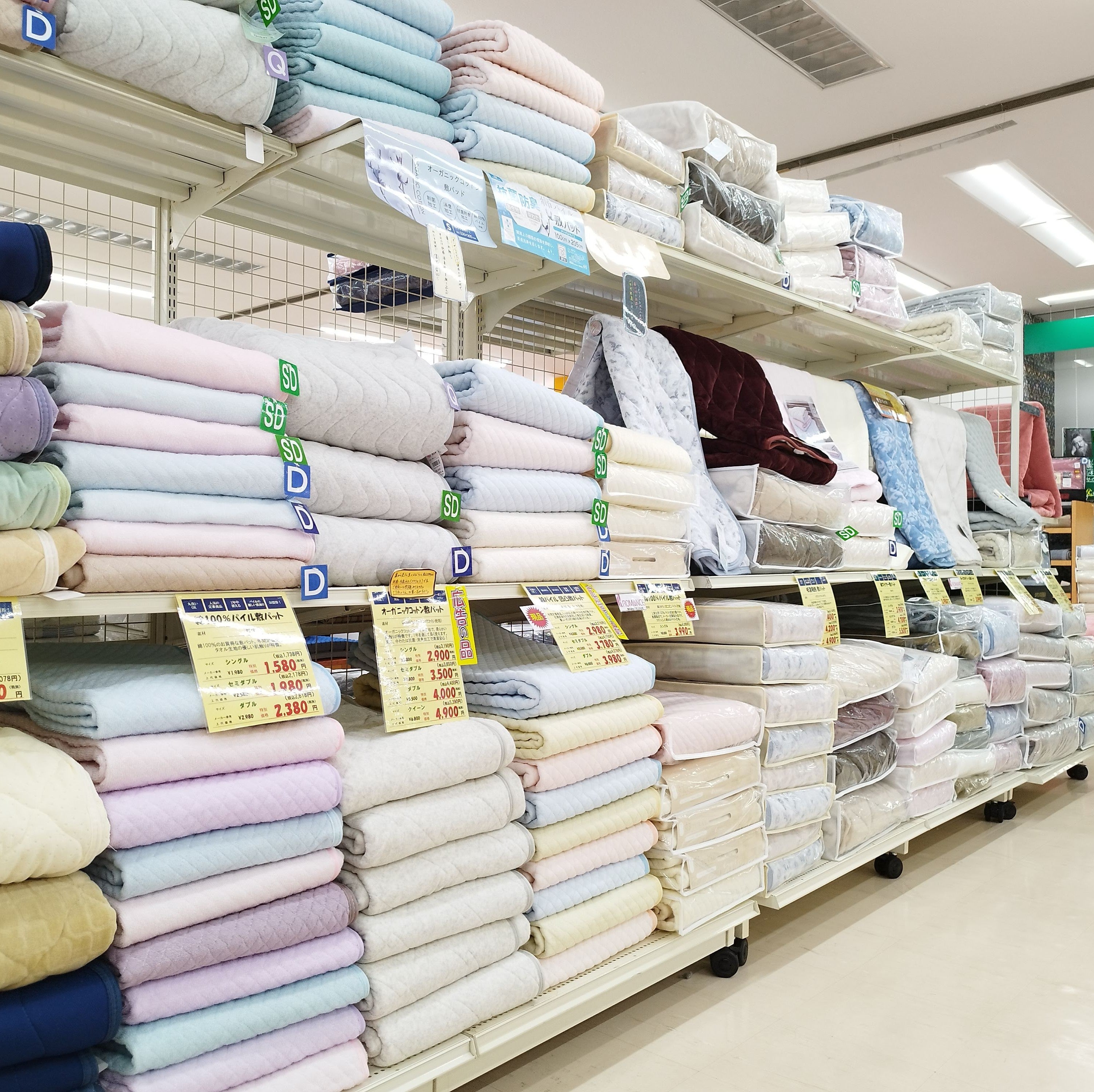 【敷パット・毛布】
あったか敷パットが大特価！
セミダブル・ダブル・クイーンサイズ等、品揃え充実。実際に肌触りを確かめてご購入下さい！