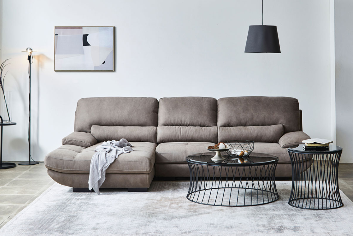 幅279cmの大迫力カウチソファ。