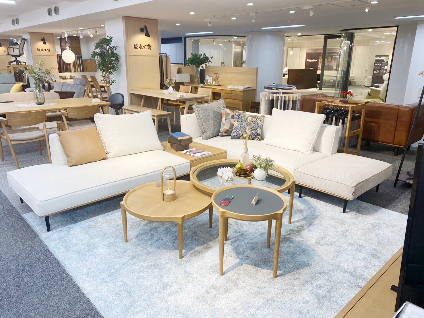 木部色×シート色がカスタマイズ可能