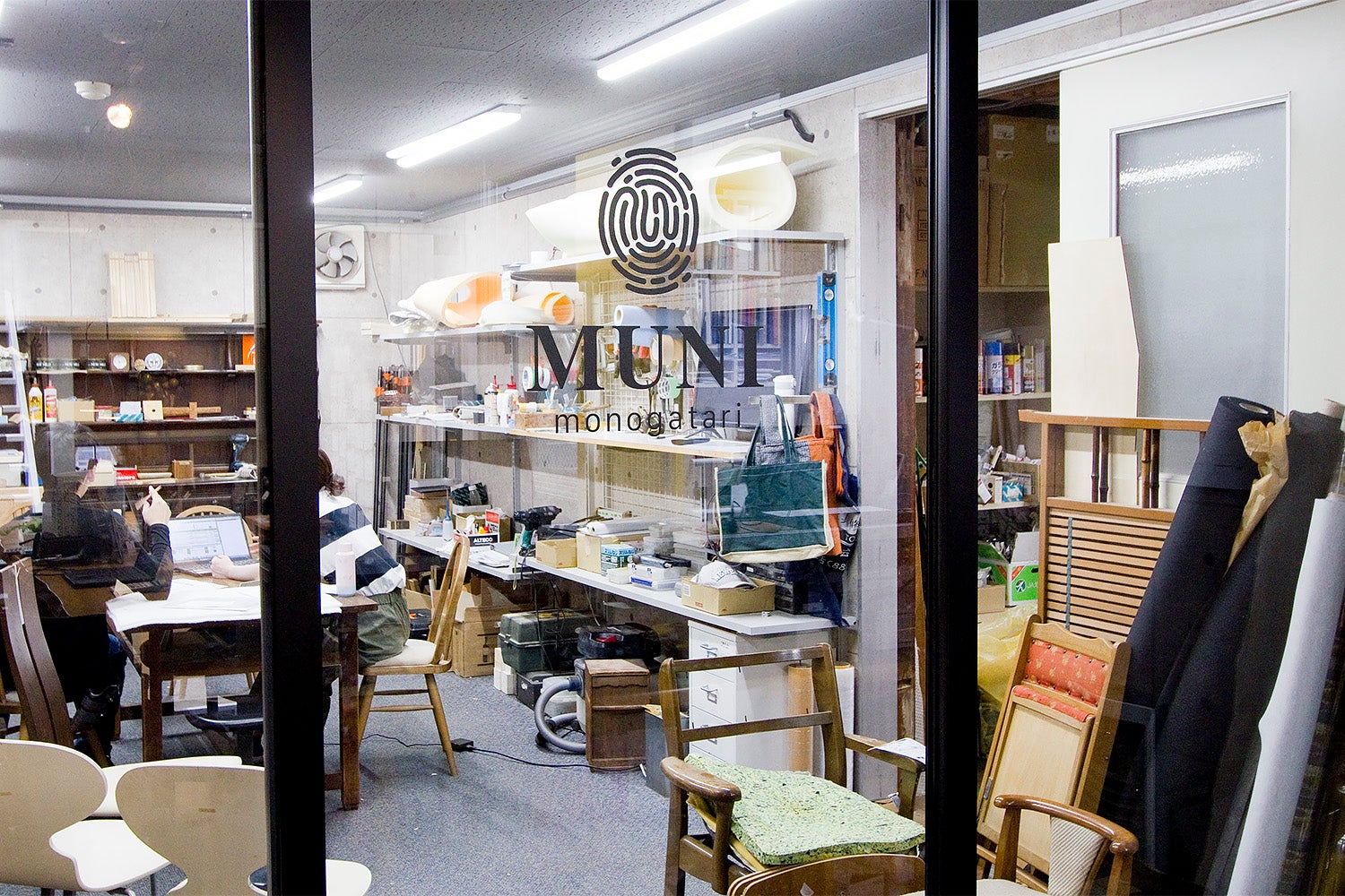 店内に自社工場を併設