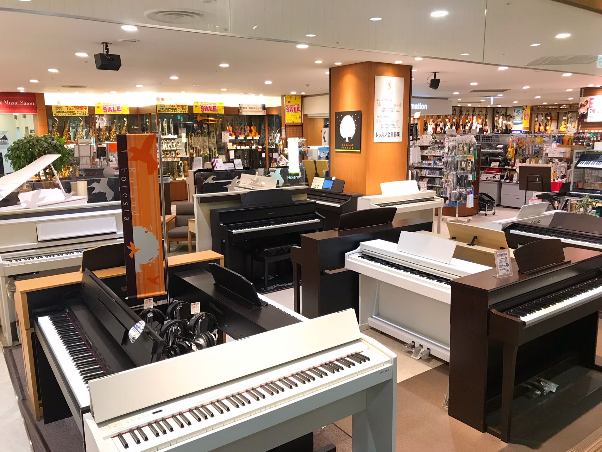 お買い得品からハイグレードモデルまで、電子ピアノ多数展示しております！