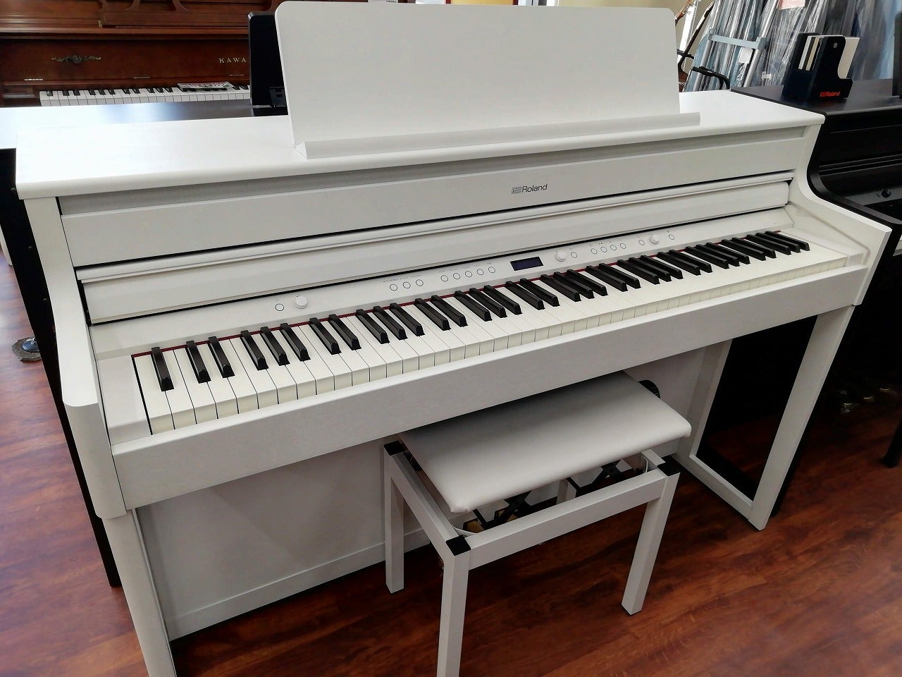●お買い得の展示現品処分品
Roland HP704_DRS展示現品
￥159,500(税込)
●現行品美品中古デジタルピアノ
2023年製！
Roland HP704_WHS㊥
￥169,400(税込)