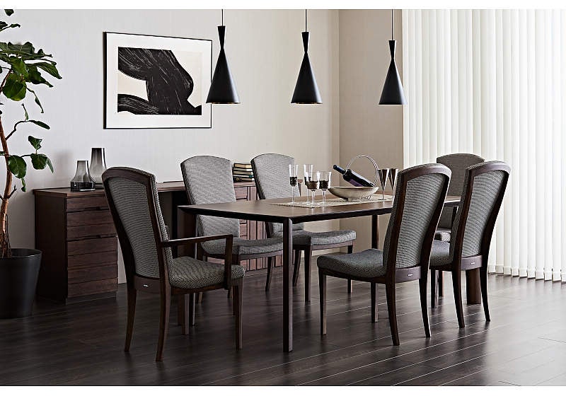 座り心地研究モデルのハイバックチェア。