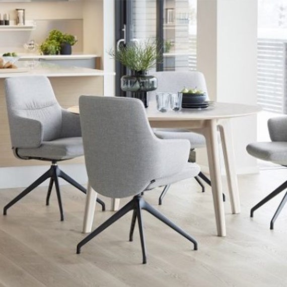 対象チェア1脚プレゼント
伸長できるダイニング