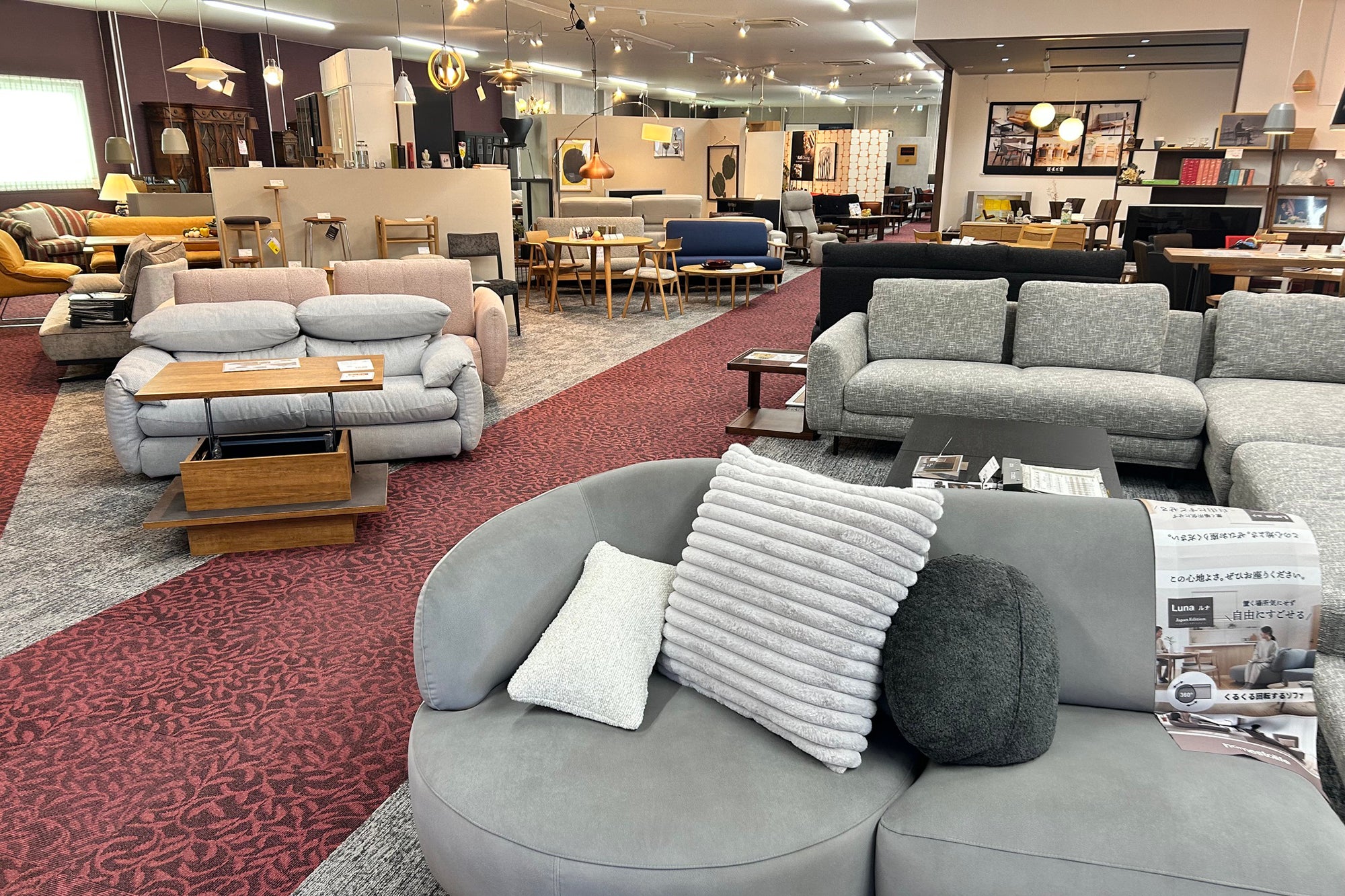 ハウスリビングイデアは家具卸の直営店