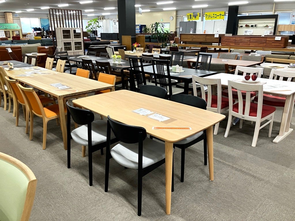 展示商品の入れ替わりが多いダイニング売場。