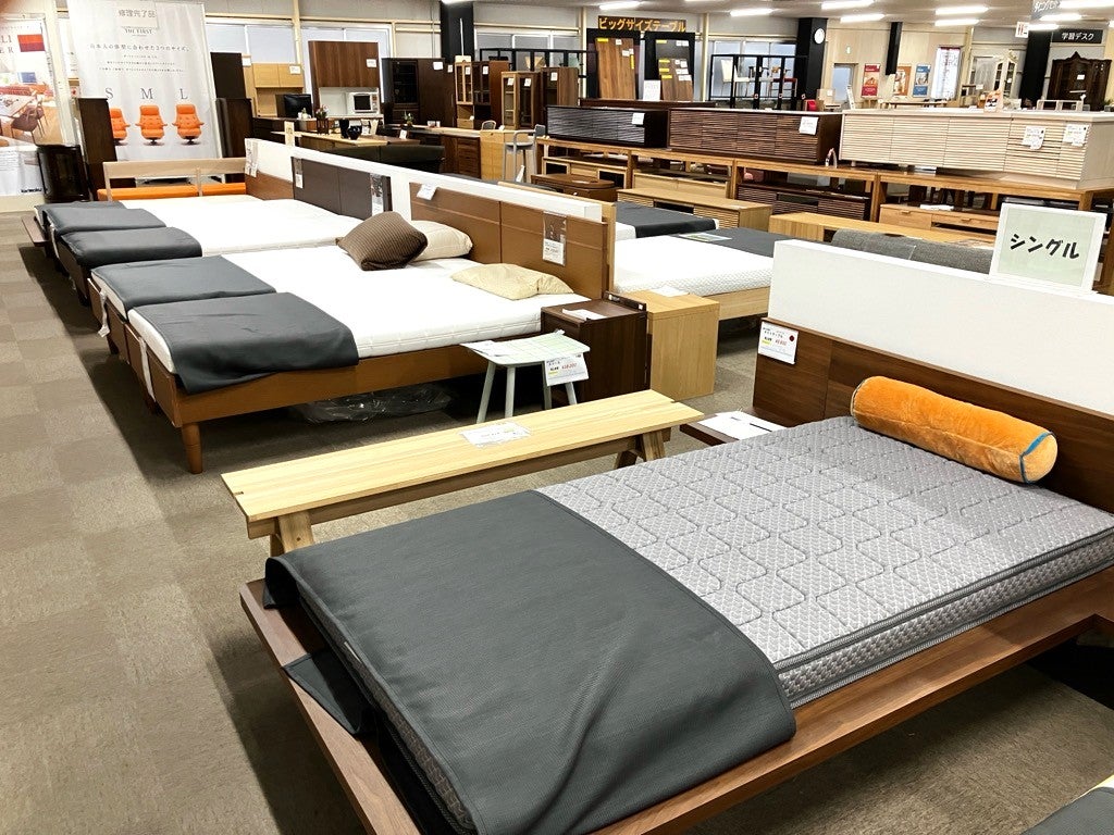 アウトレット専用モデルもあります。体感してみませんか？カリモクのベッド。