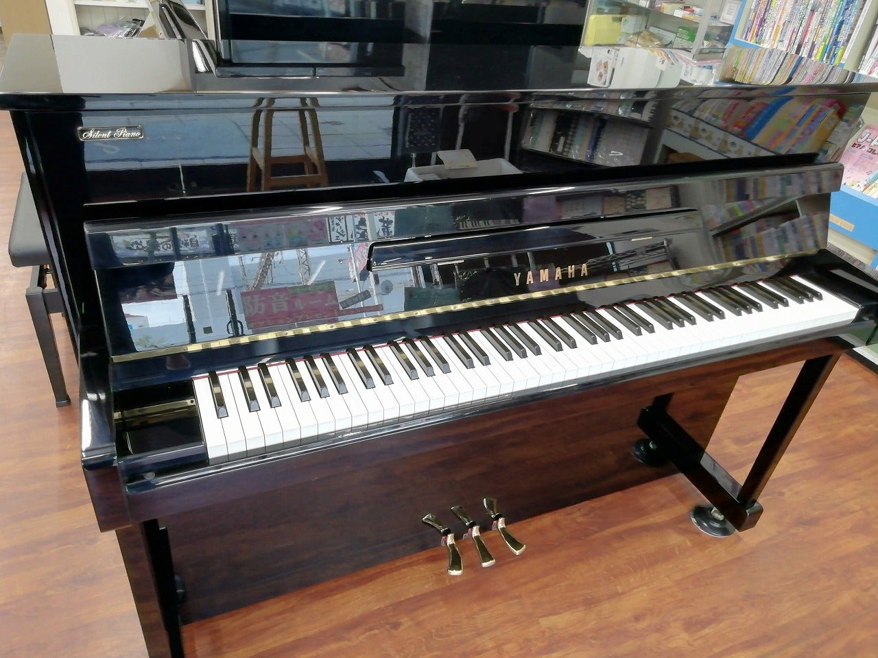 コンパクトなサイレント機能付きピアノ!
YAMAHA U5AS㊥
￥382,000(税込)