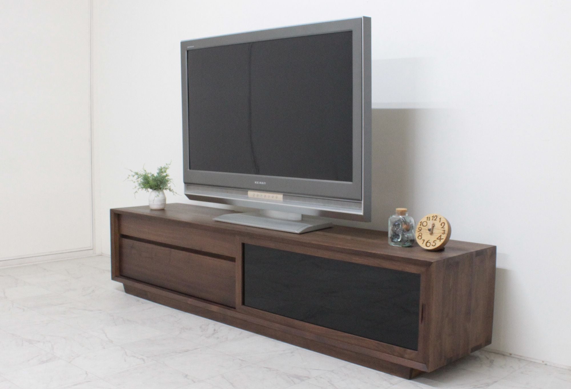テレビボード