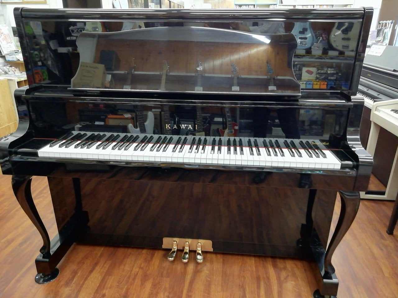 グランドピアノ型特別仕様モデル
KAWAI DS-80㊥
￥498,000(税込)