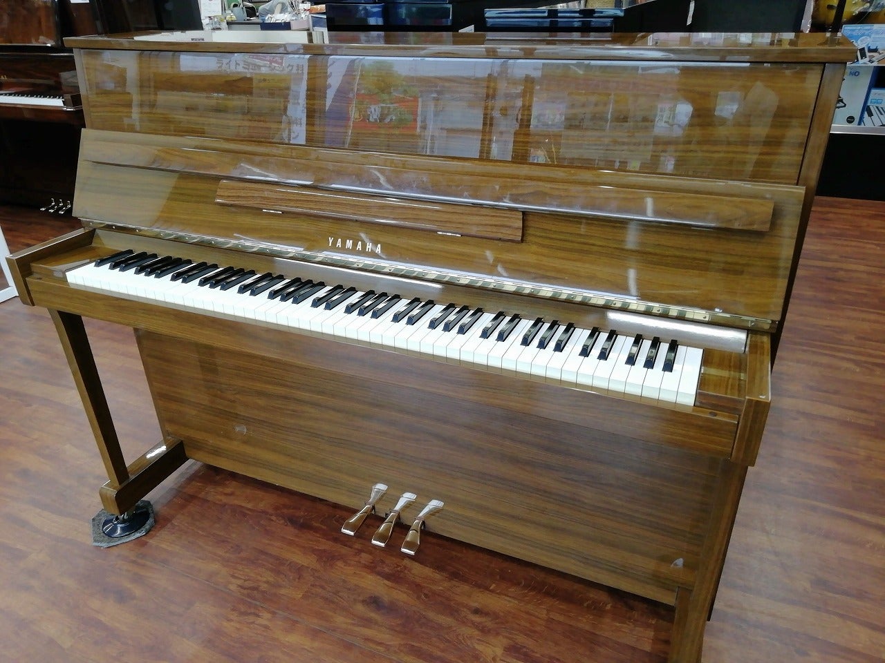 ヤマハの小型木目ピアノ
YAMAHA MC204㊥
￥349,800(税込)