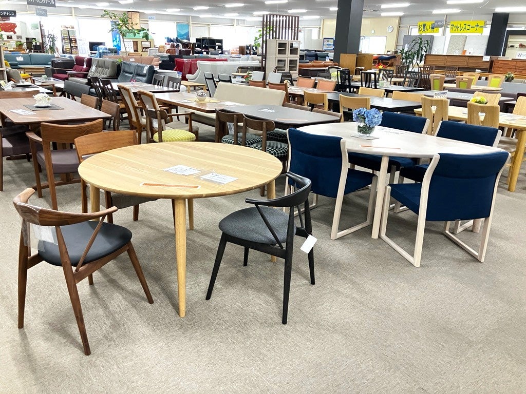 展示商品の入れ替わりが多いダイニング売場。