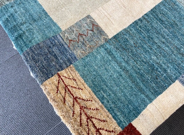 Pakistan Rug
　　【上質感をウールの良さに】