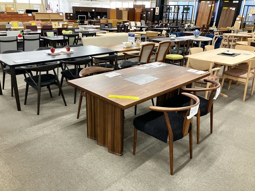 展示商品の入れ替わりが多いダイニング売場。