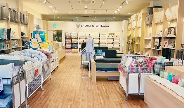 SHOWA NISHIKAWA 三井アウトレットパーク木更津店の様子